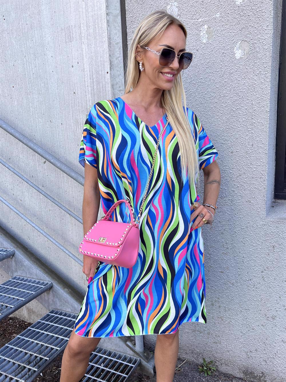 Mali Pattern - Mångfärgad mönstrad t-shirt klänning